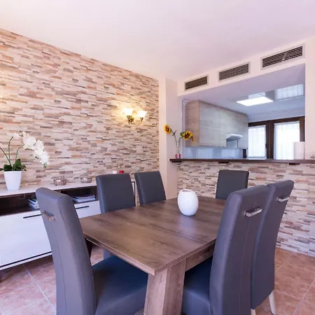 Large Townhouse Golden Mile Hébergement de vacances *