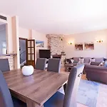 Large Townhouse Golden Mile *