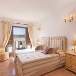 Nyaraló Large Townhouse Golden Mile Marbella