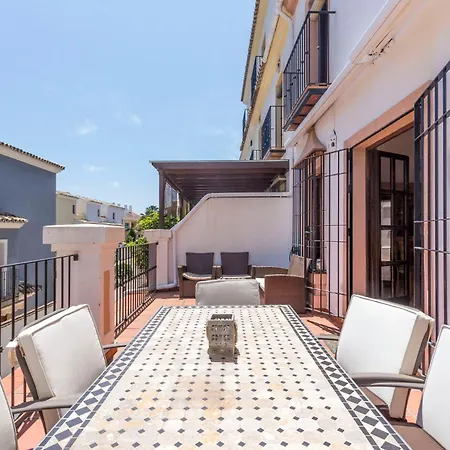 Dom wakacyjny Large Townhouse Golden Mile *