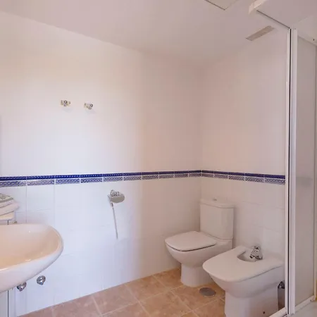 Large Townhouse Golden Mile بيت للعطل
