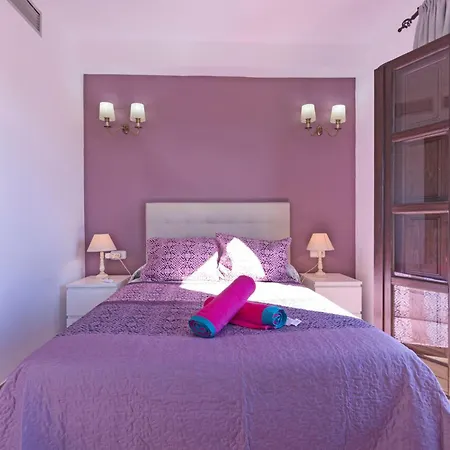 Large Townhouse Golden Mile 펜션 마르베야