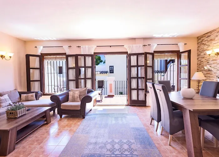 Large Townhouse Golden Mile 別荘 マルベーリャ