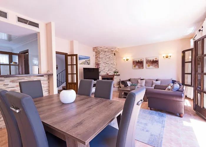 Large Townhouse Golden Mile *