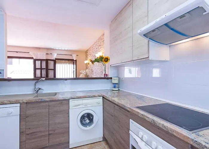 Large Townhouse Golden Mile בית נופש *